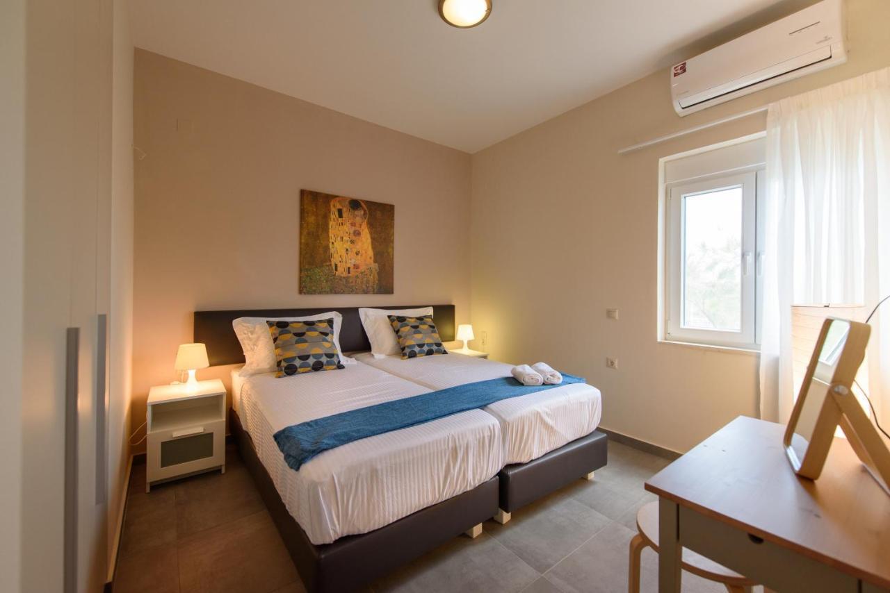 Thetis Beach Suites Kokkinos Pirgos Ngoại thất bức ảnh