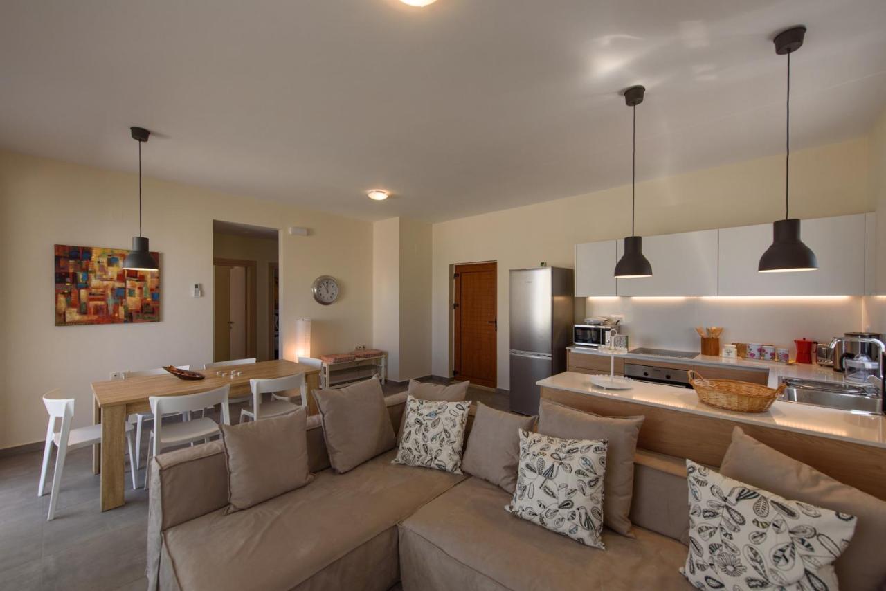 Thetis Beach Suites Kokkinos Pirgos Ngoại thất bức ảnh